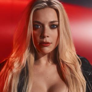 260310 BECKY HILL S7 RED 0230 HLNRT RGB AW CROP 4 5