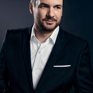 Jim Jefferies S3 Gray Formal 0138 Credit Art Streiber
