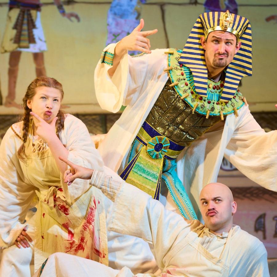 Terrible Tudors and Awful Egyptians by Birmingham Stage Company Photo by Mark Douet 650 A0482 C
